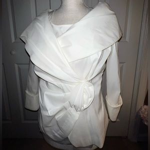 Jackie Jon New York Off White Peter Pan Collar Blouse w/Rose. Size 4.